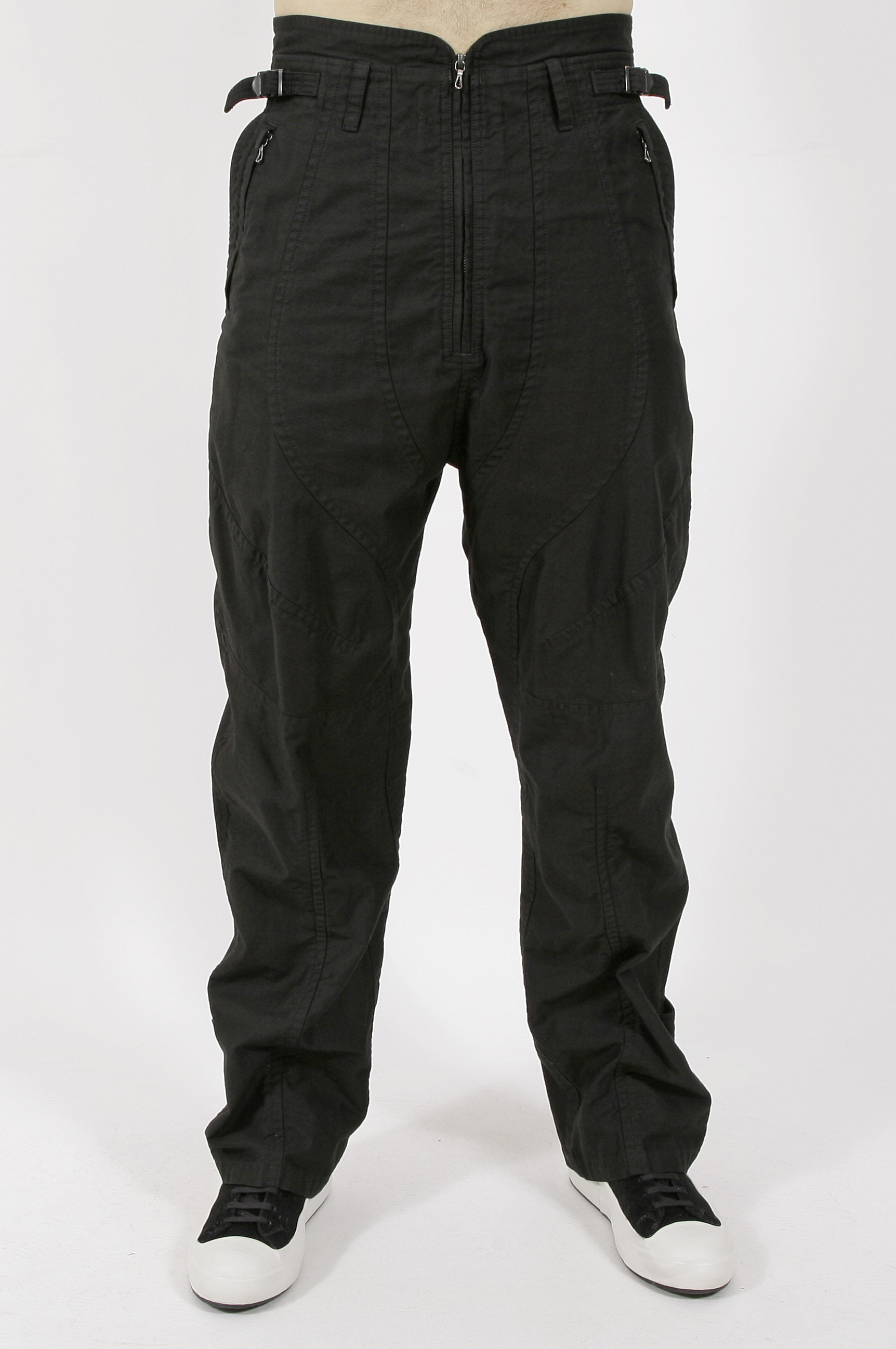 Julius unchain Tapered Pants.