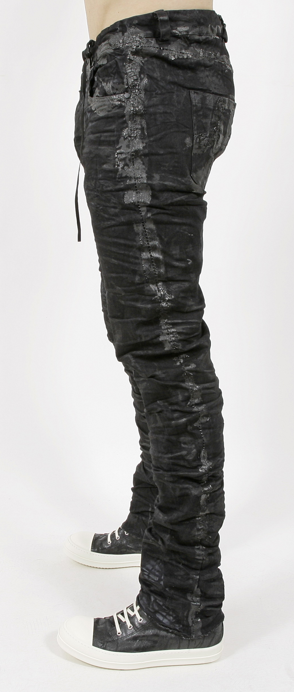 MD75 Black Crack Jeans