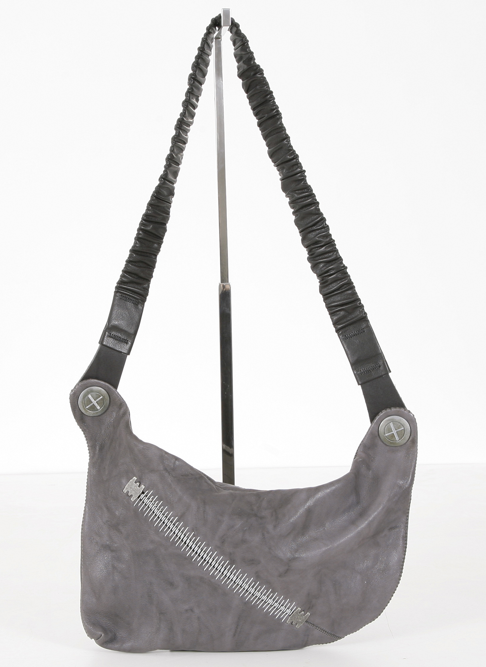 ISAAC SELLAM PASSAGER CROSSBODY LEATHER POUTCH  PLOMB