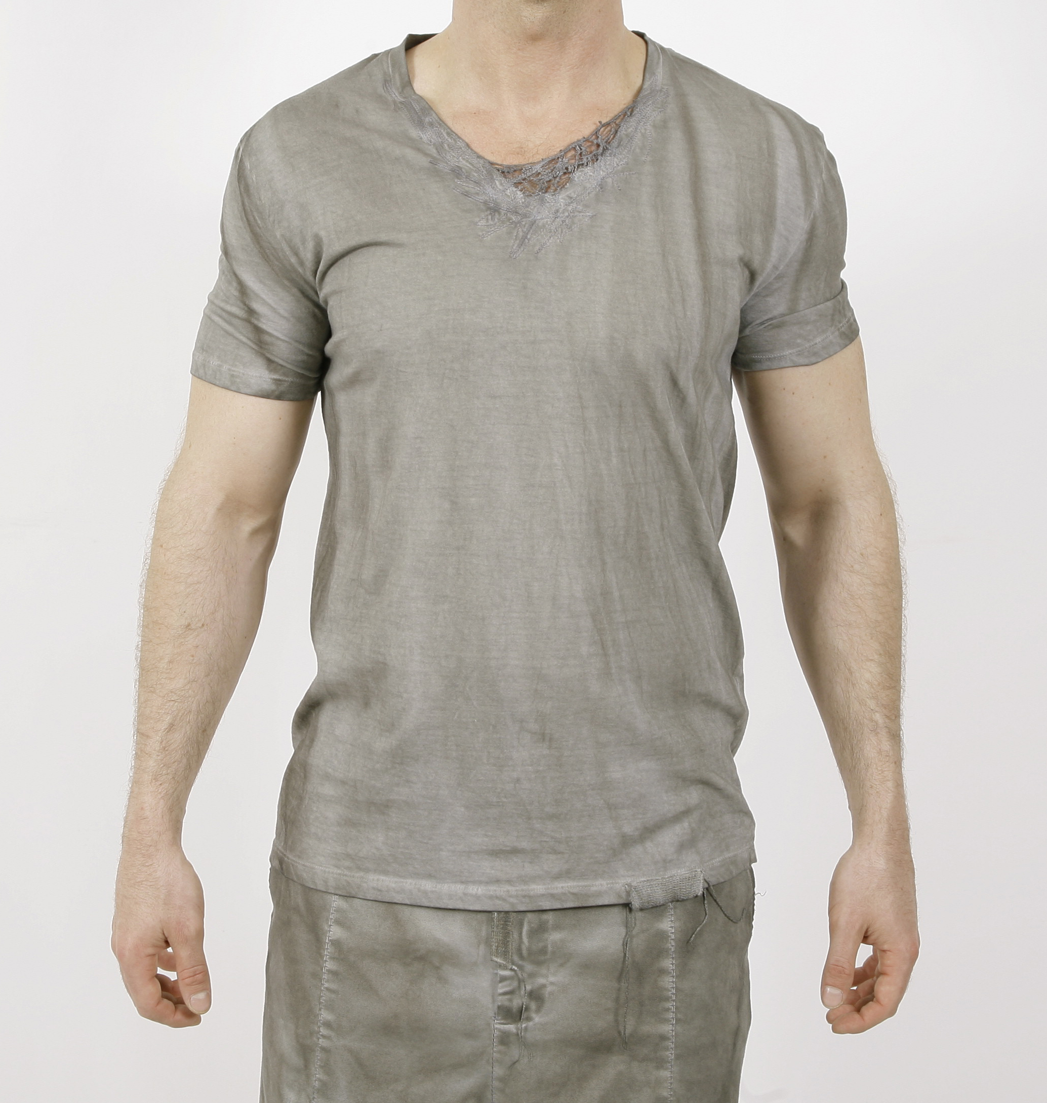 MD75 Patched V-Shirt   