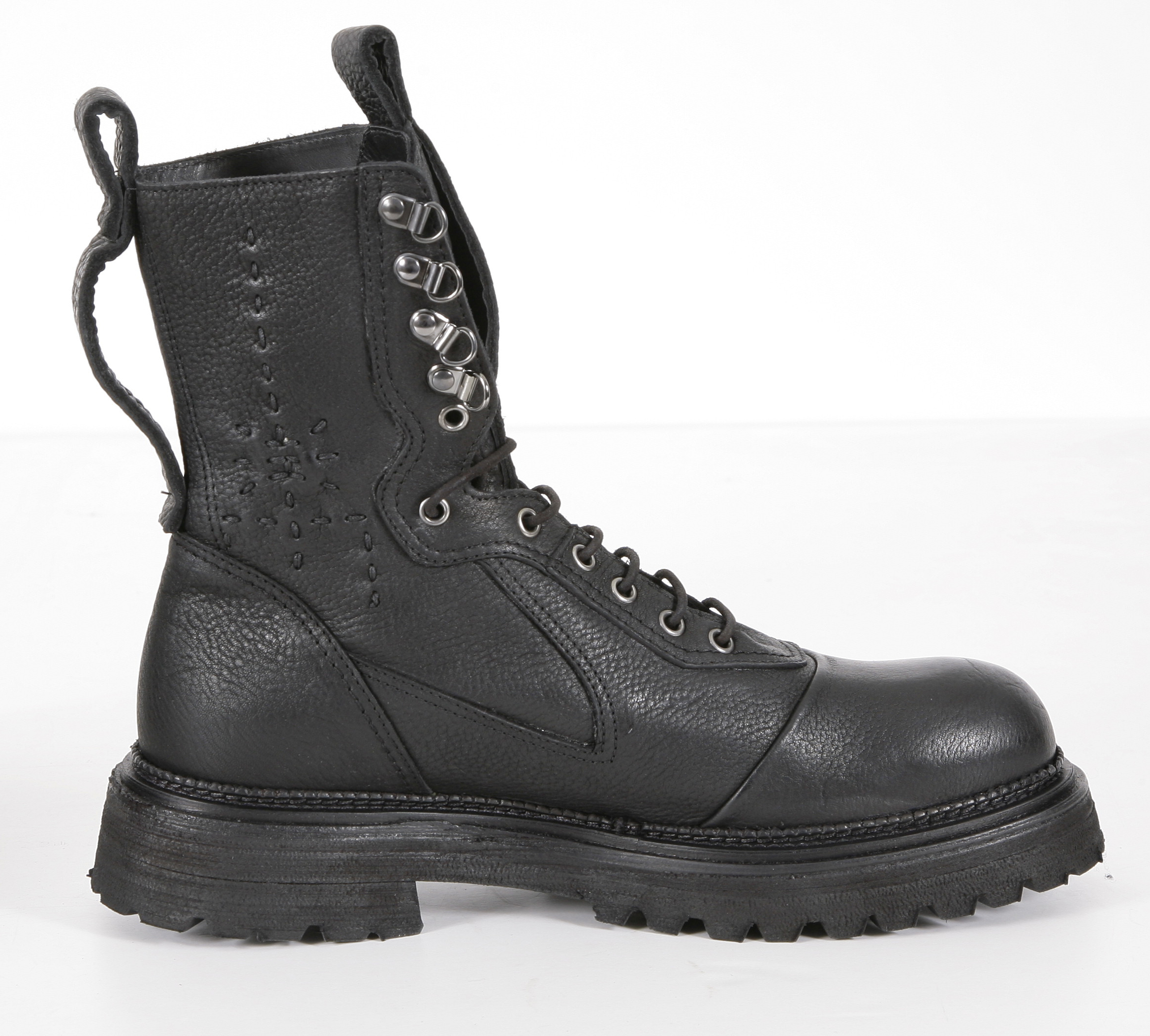 Legitimate Defiance Bison Boots Vega Einvigi